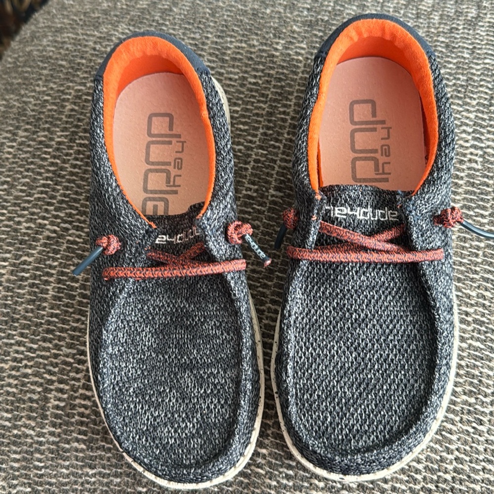 Hey Dude size 12, Wally Youth